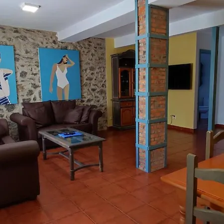 Casa Pedroso بيت للعطل *